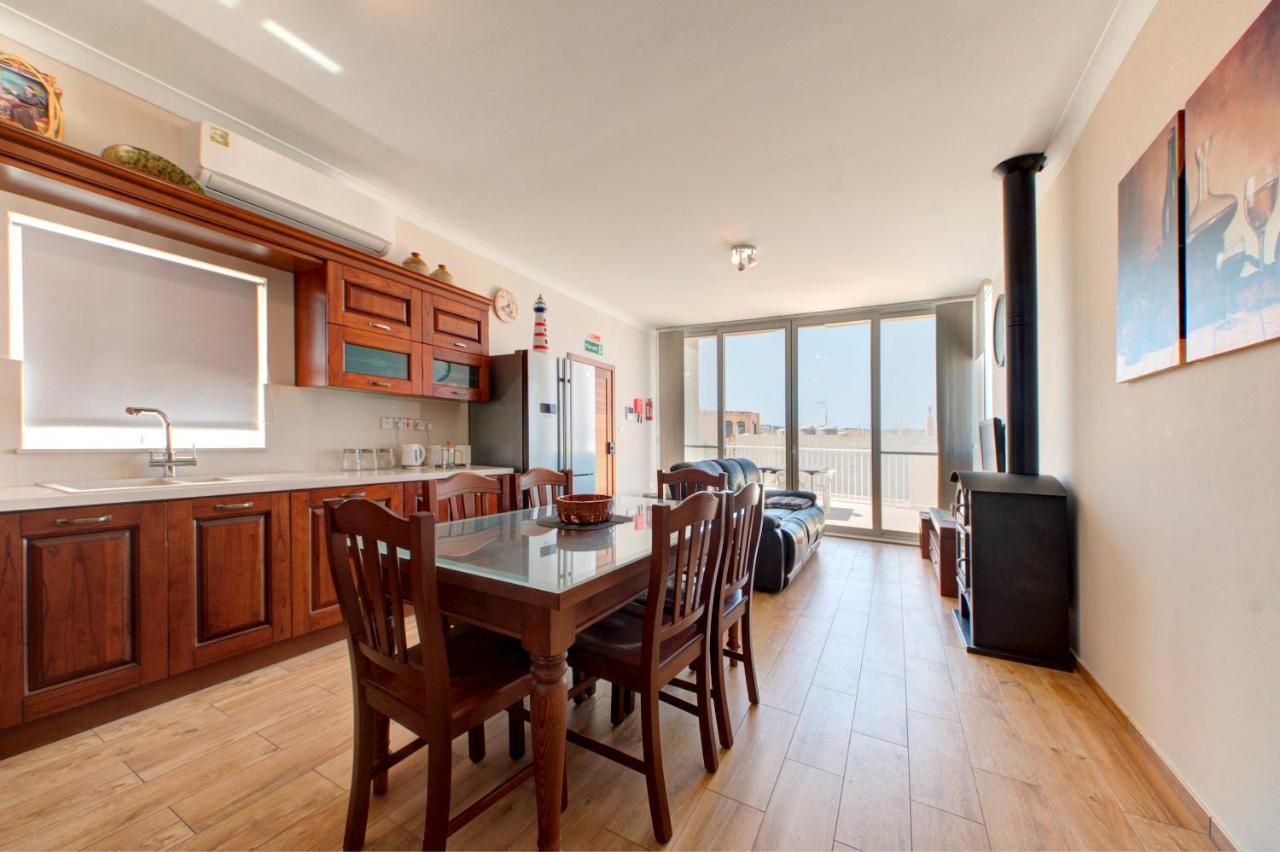 Modern Seaside 2 Bedroom Penthouse With Sea Views เซนต์พอลส์เบย์ ภายนอก รูปภาพ