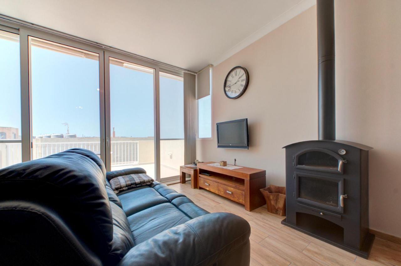 Modern Seaside 2 Bedroom Penthouse With Sea Views เซนต์พอลส์เบย์ ภายนอก รูปภาพ