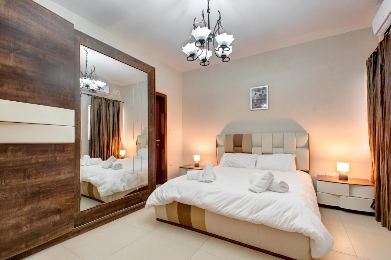 Modern Seaside 2 Bedroom Penthouse With Sea Views เซนต์พอลส์เบย์ ภายนอก รูปภาพ