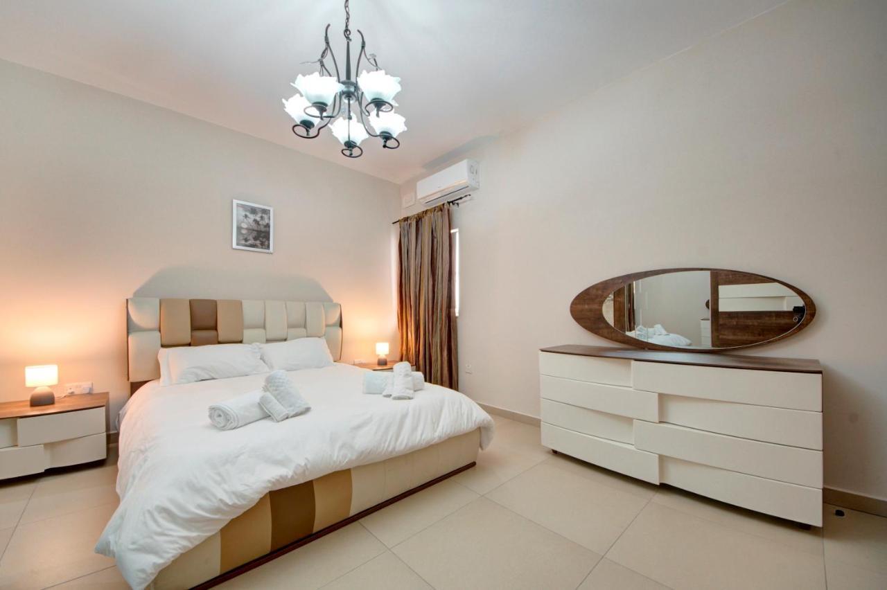 Modern Seaside 2 Bedroom Penthouse With Sea Views เซนต์พอลส์เบย์ ภายนอก รูปภาพ
