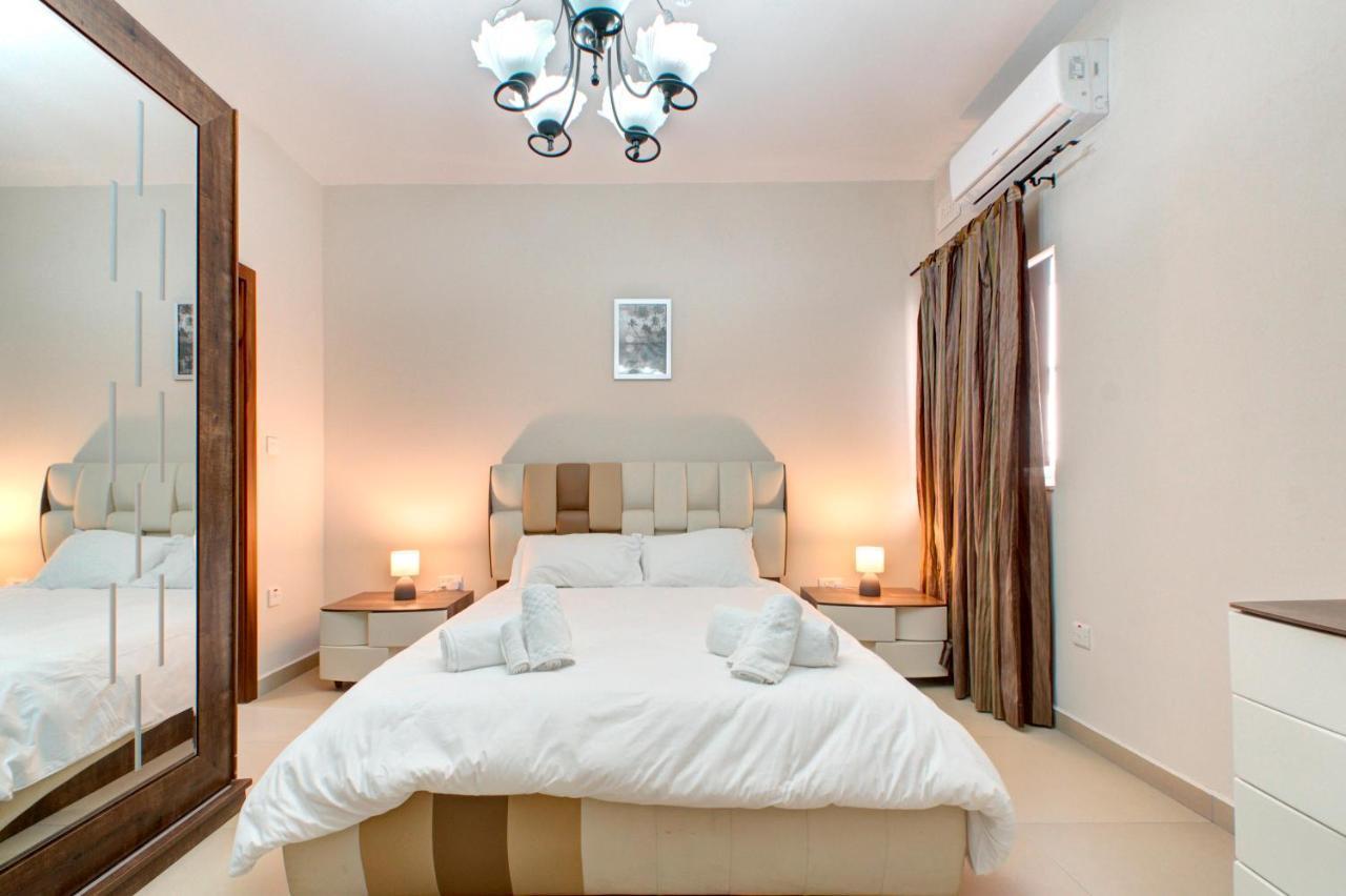Modern Seaside 2 Bedroom Penthouse With Sea Views เซนต์พอลส์เบย์ ภายนอก รูปภาพ